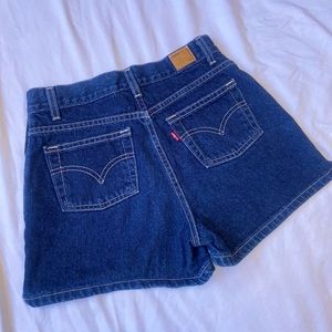 Vintage dark wash Levi jean short